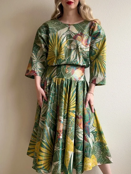 Vintage 1980s Tropical Bird Print Dress With Metallic Threads (L) - Picture 4 of 14
